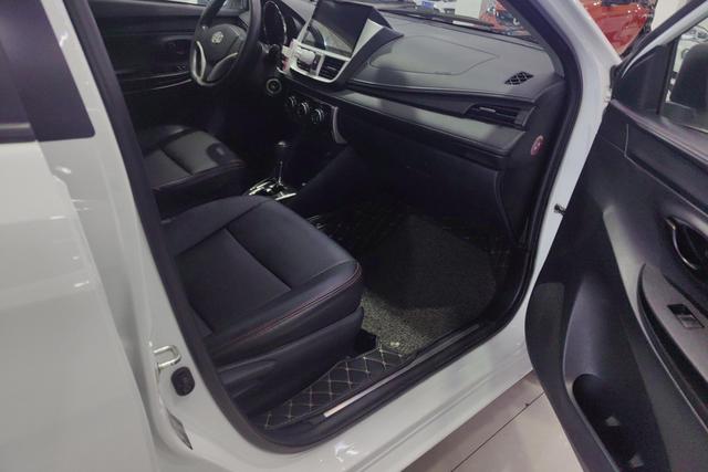 Toyota Yaris 2016 thumb 8