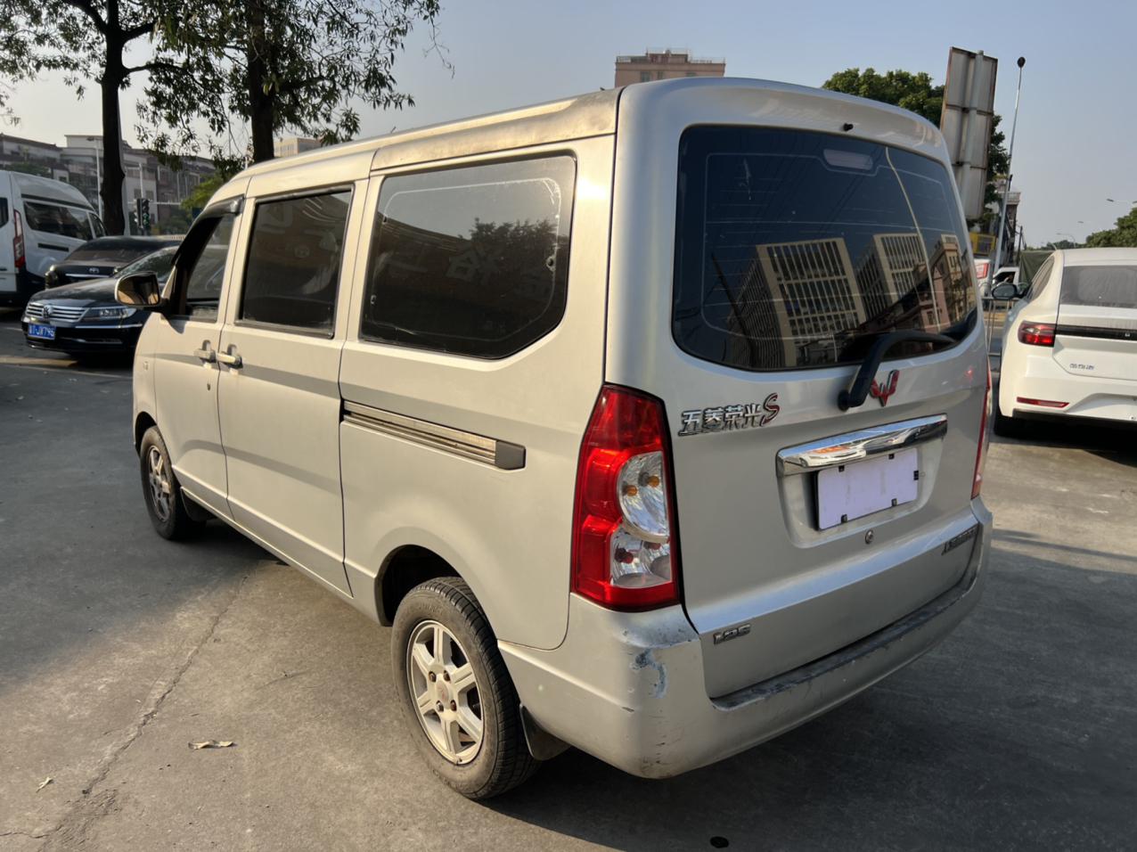 Wuling Rongguang 2015 thumb 2