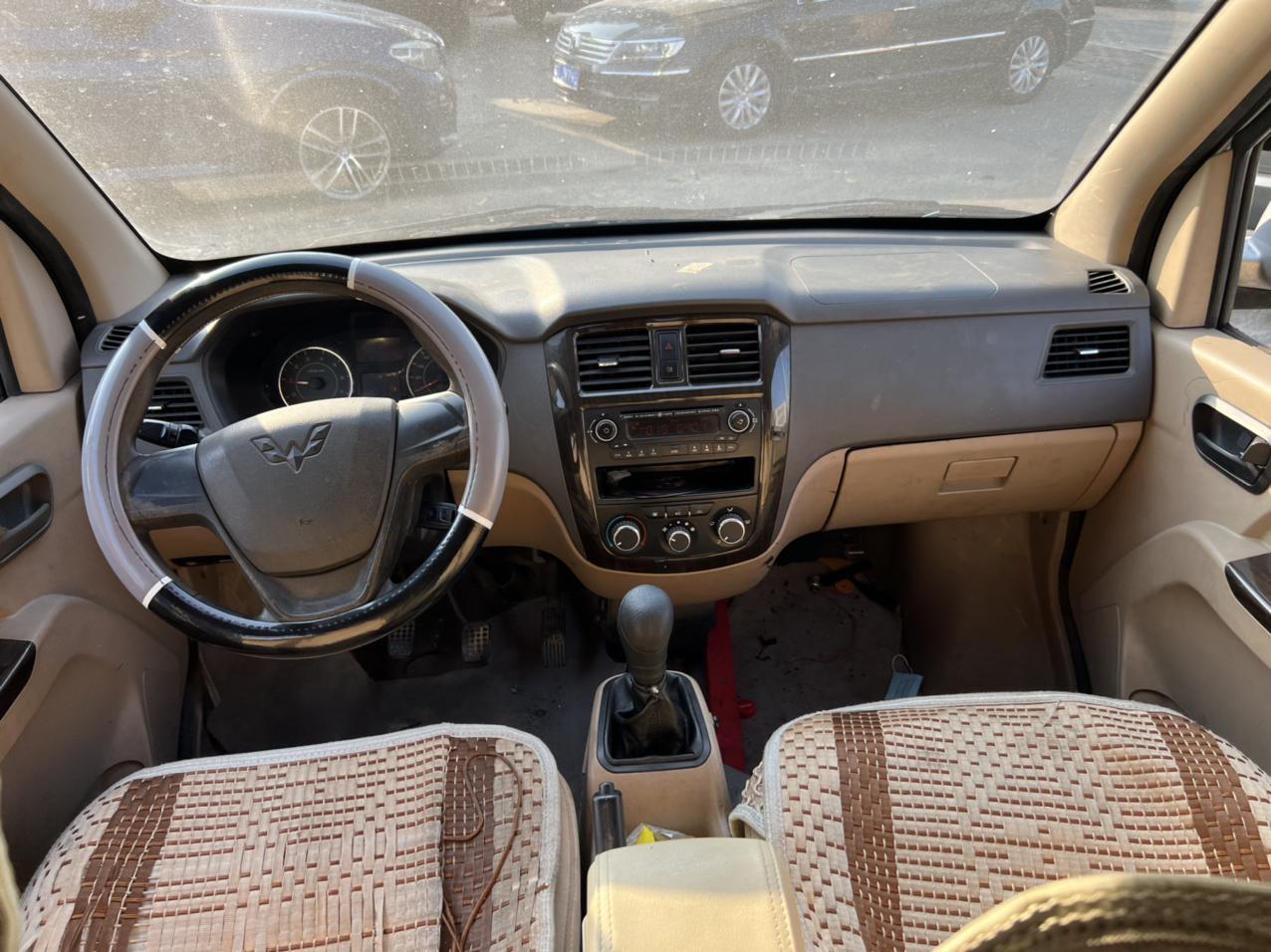 Wuling Rongguang 2015 thumb 5
