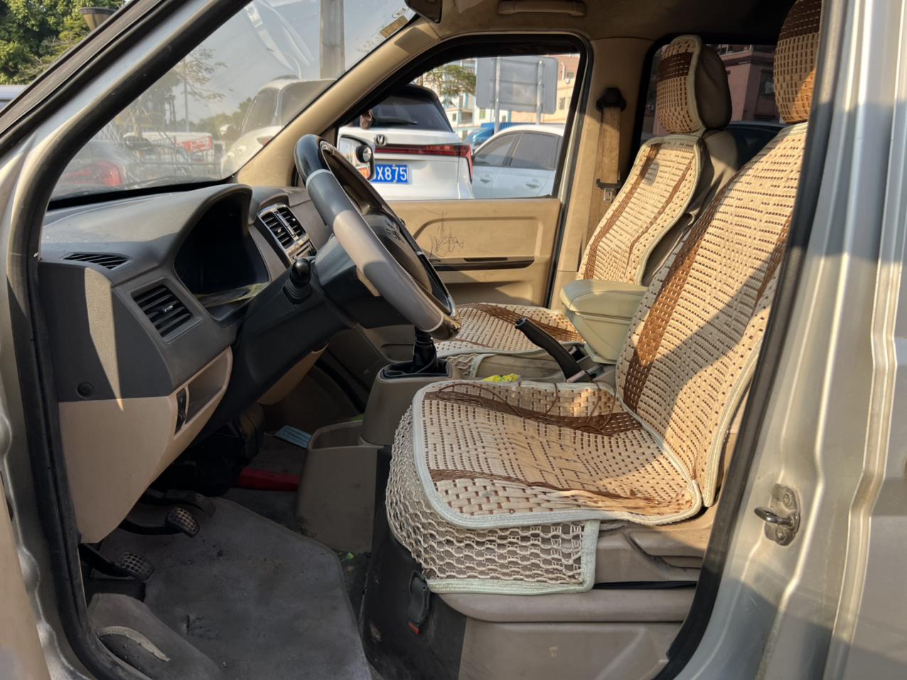 Wuling Rongguang 2015 thumb 6