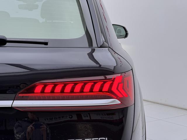 Audi Q7 2021 thumb 6