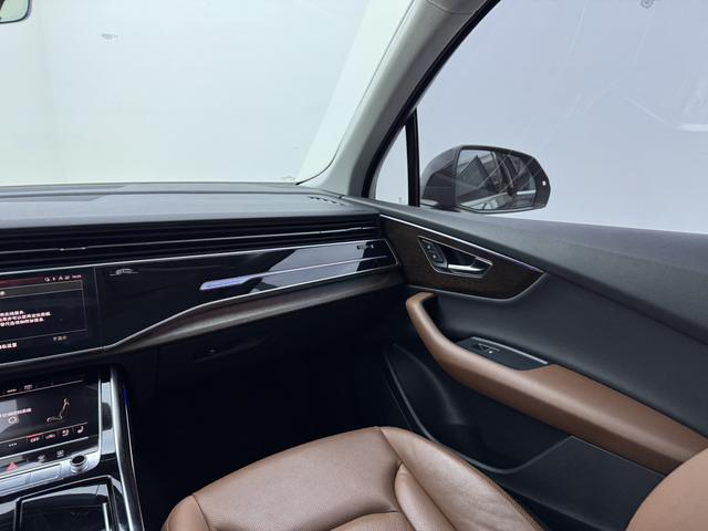 Audi Q7 2021 thumb 10