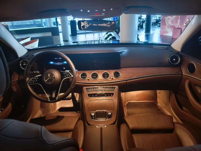 Mercedes-Benz E-Class 2023 thumb 2