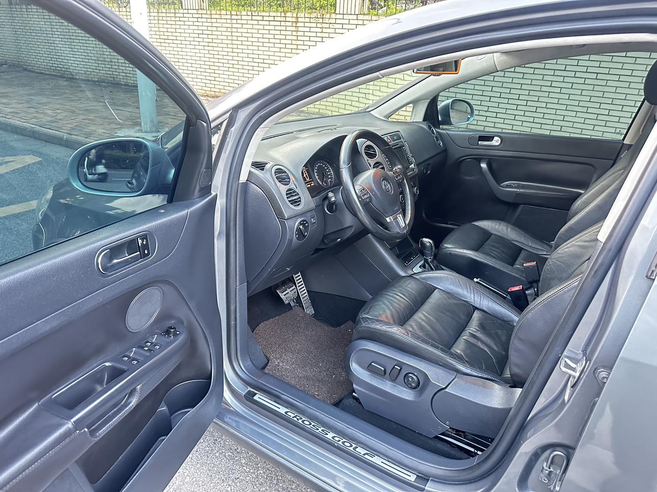 Volkswagen Golf 2012 thumb 12