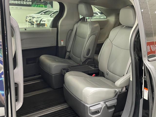 Toyota Granvia 2024 thumb 2