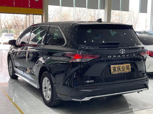 Toyota Granvia 2024 thumb 4