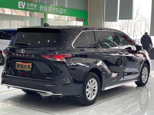 Toyota Granvia 2024 thumb 5