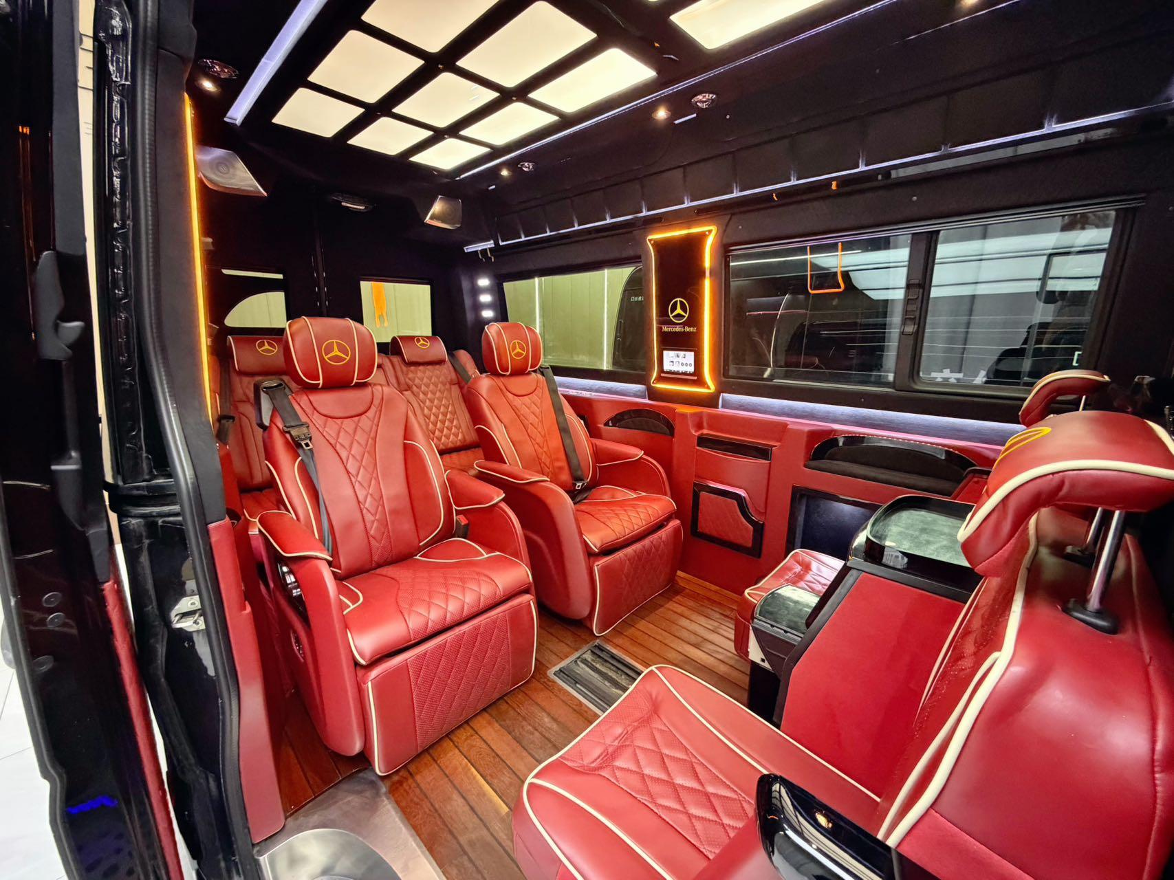 Mercedes-Benz Sprinter 2018 thumb 12