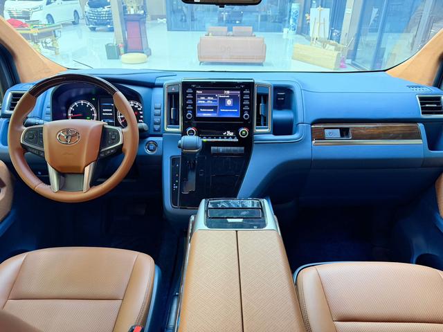 Toyota Granvia 2024 thumb 4