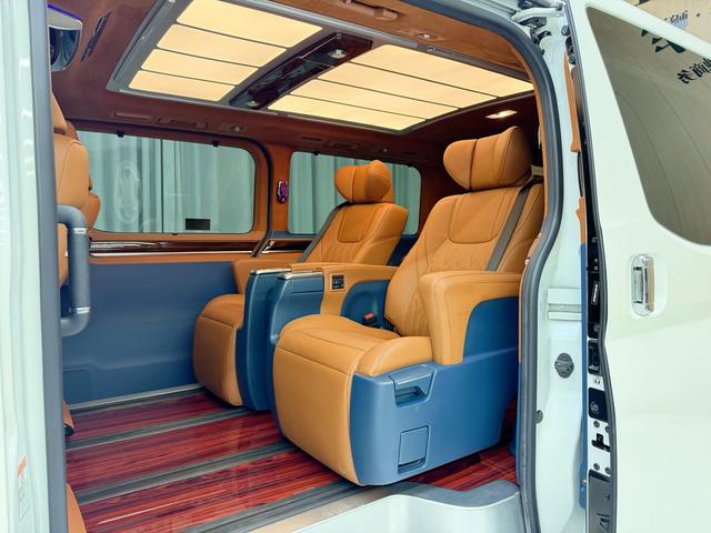 Toyota Granvia 2024 thumb 6