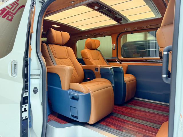 Toyota Granvia 2024 thumb 8