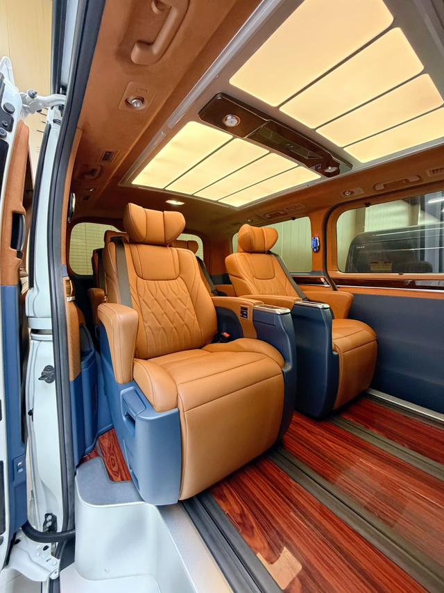 Toyota Granvia 2024 thumb 9