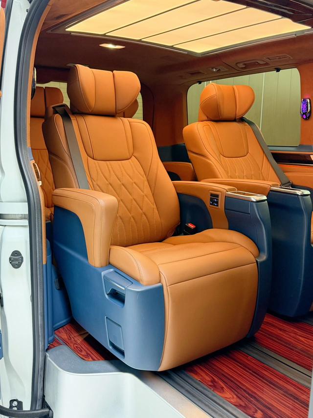 Toyota Granvia 2024 thumb 10