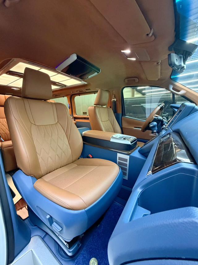 Toyota Granvia 2024 thumb 11
