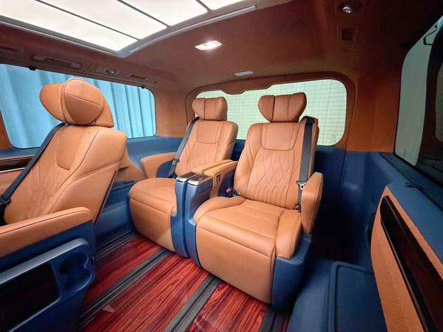 Toyota Granvia 2024 thumb 12