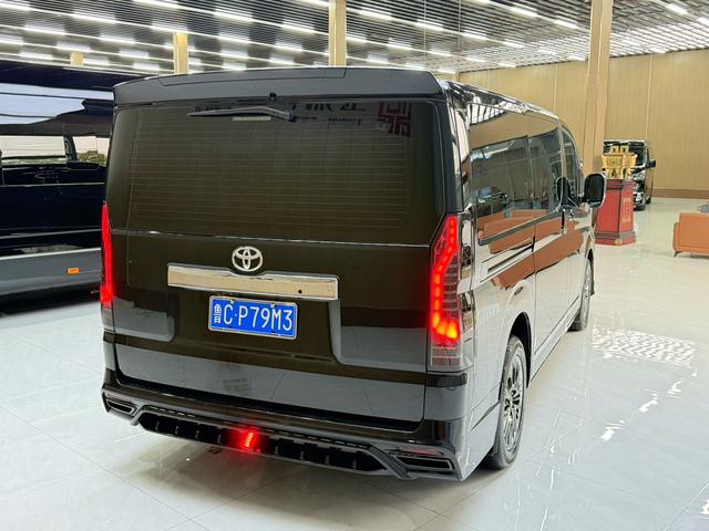 Toyota HiAce 2024 thumb 3