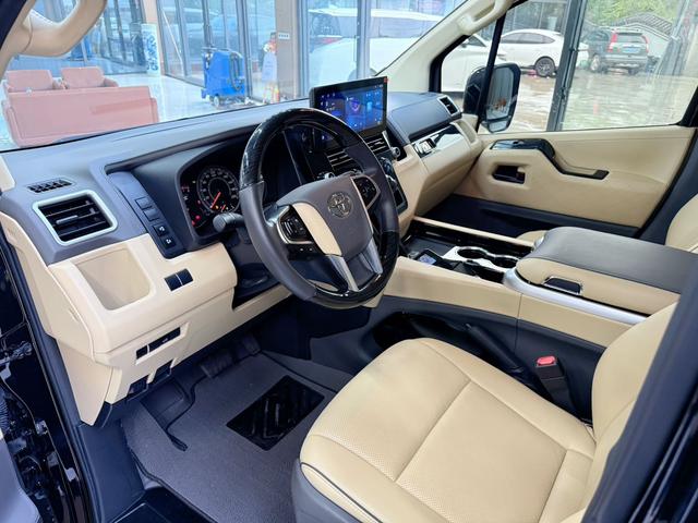 Toyota HiAce 2024 thumb 4