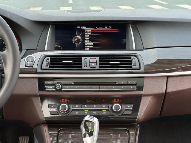 BMW 5 серии 2015 thumb 11
