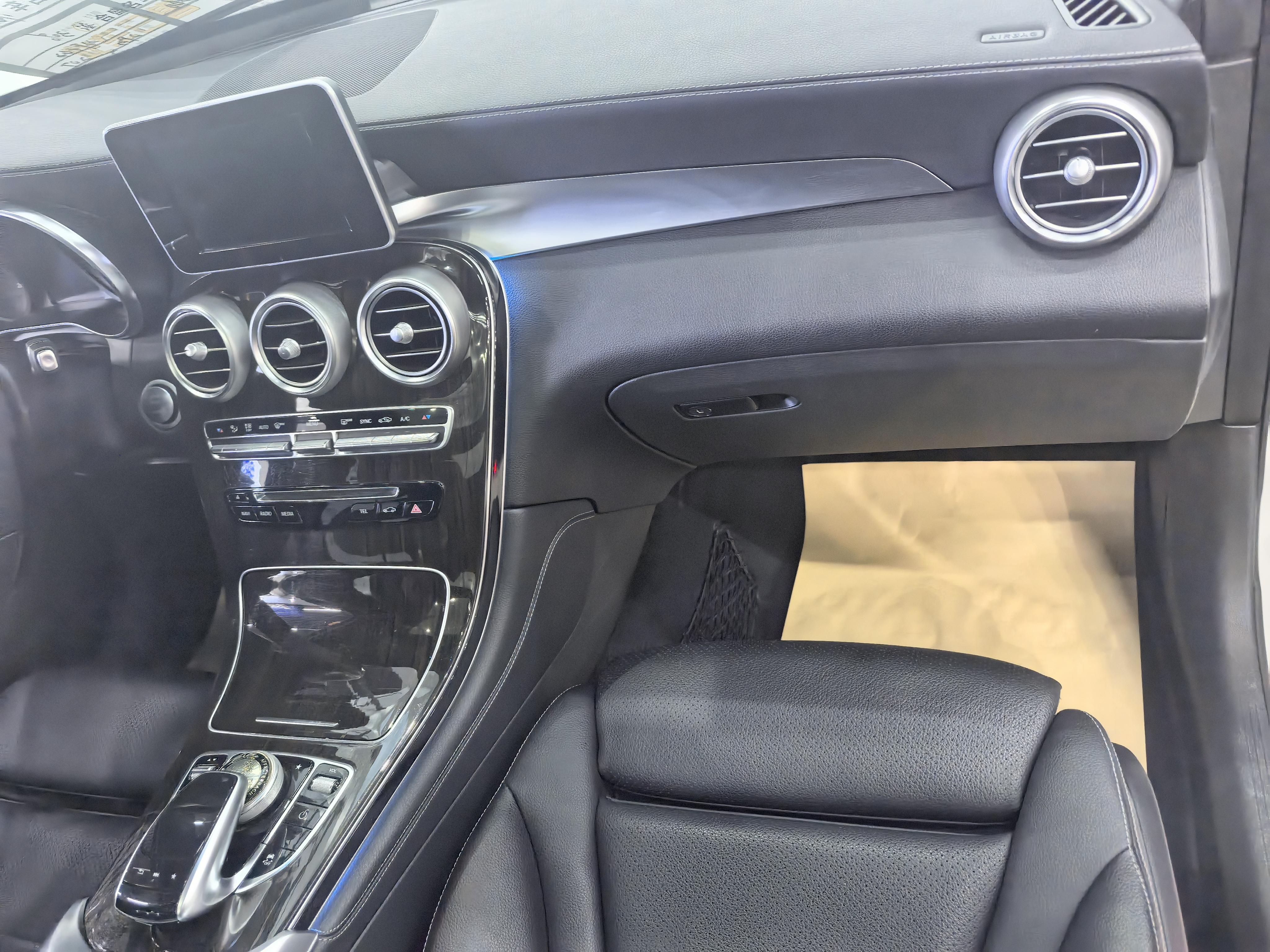 Mercedes-Benz GLC 2017 thumb 9
