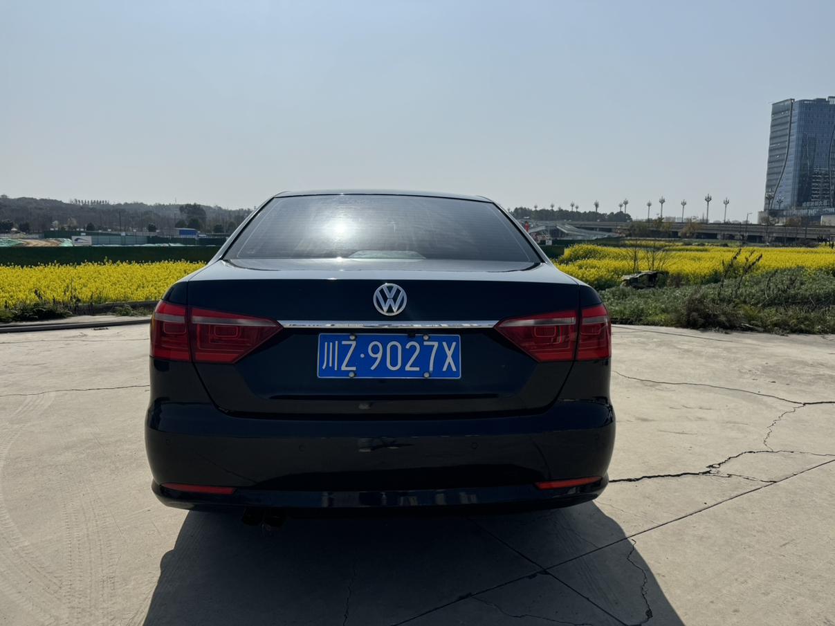 Volkswagen Lavida XR 2013 thumb 4