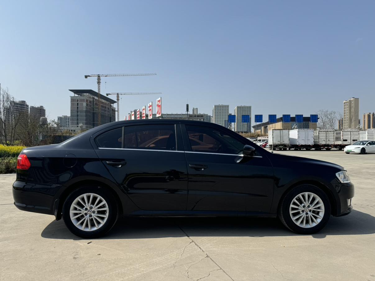 Volkswagen Lavida XR 2013 thumb 6