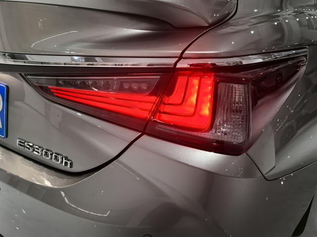 Lexus ES 2022 thumb 5
