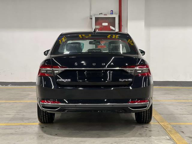 Skoda Superb 2025 thumb 3
