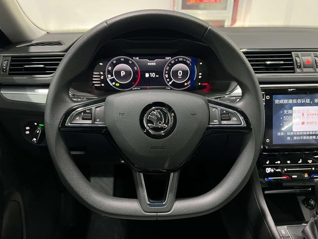 Skoda Superb 2025 thumb 12