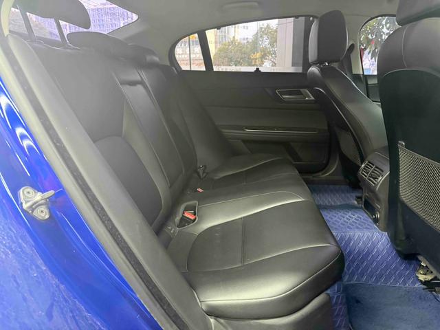 Jaguar XE 2019 thumb 2