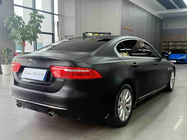 Jaguar XE 2019 thumb 4