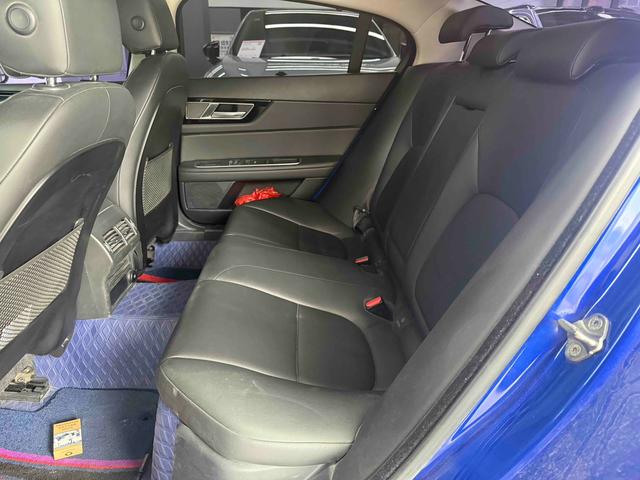 Jaguar XE 2019 thumb 5