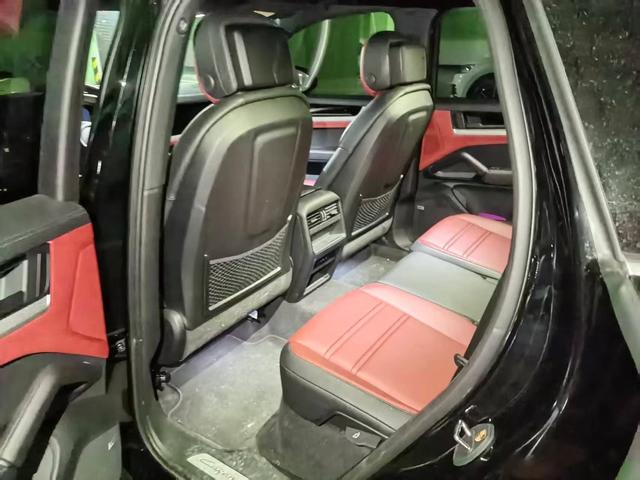 Porsche Cayenne 2024 thumb 4