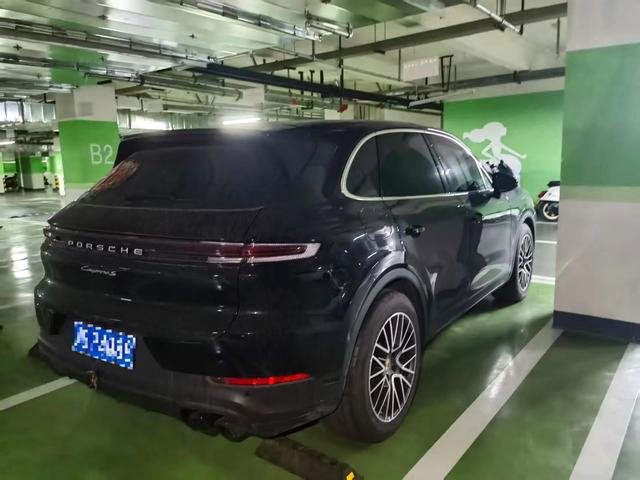 Porsche Cayenne 2024 thumb 6