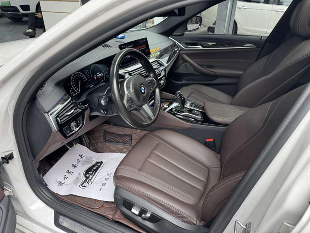BMW 5 серии 2019 thumb 4