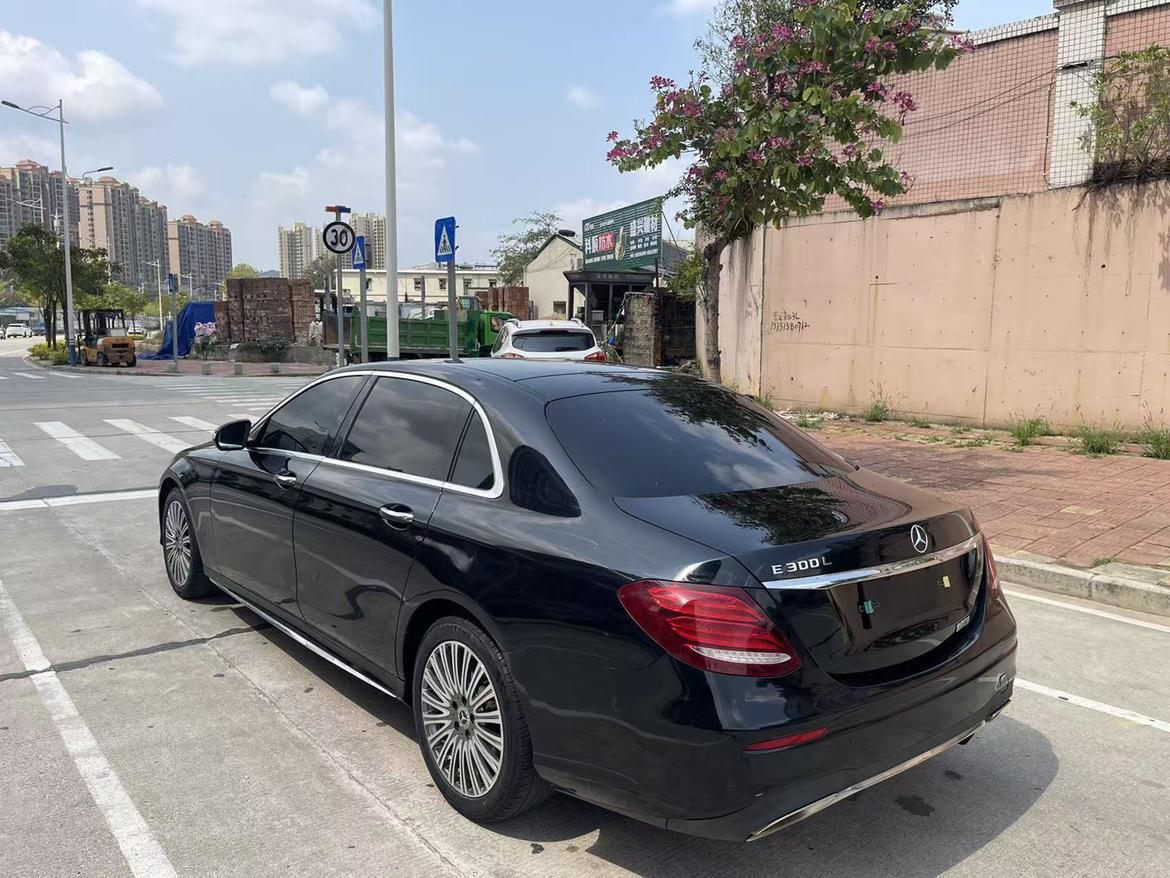 Mercedes-Benz E-Class 2019 thumb 2