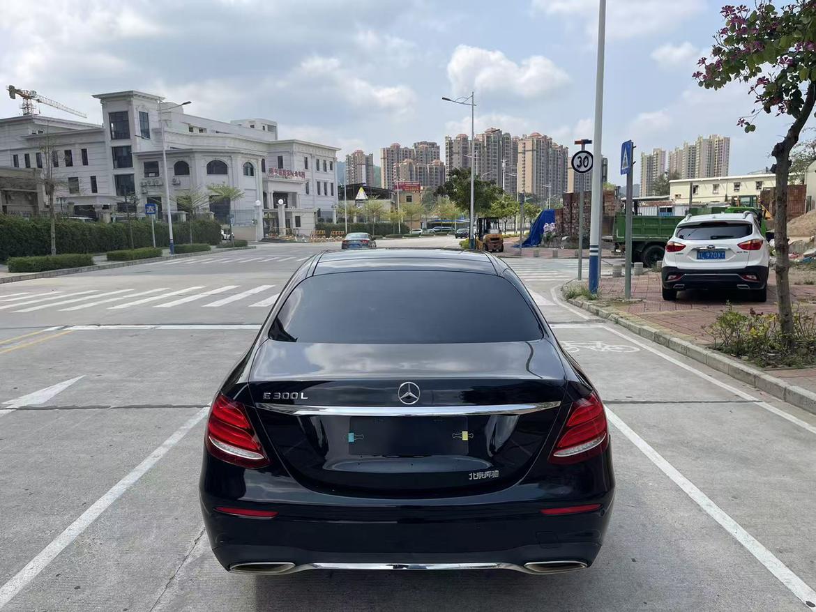 Mercedes-Benz E-Class 2019 thumb 12