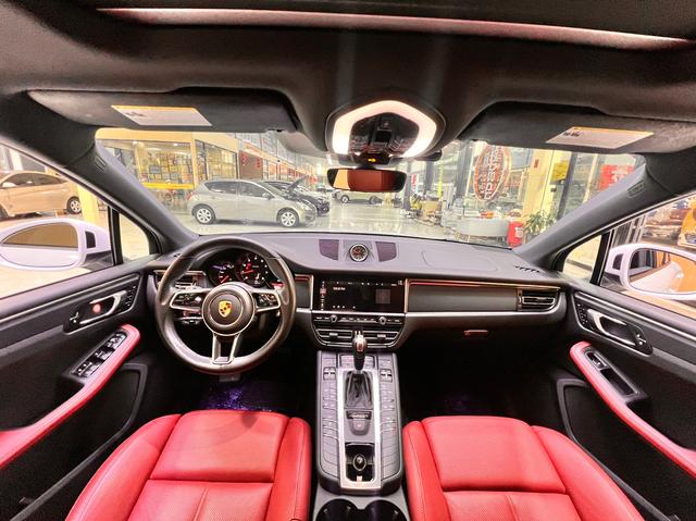 Porsche Macan 2021 thumb 2