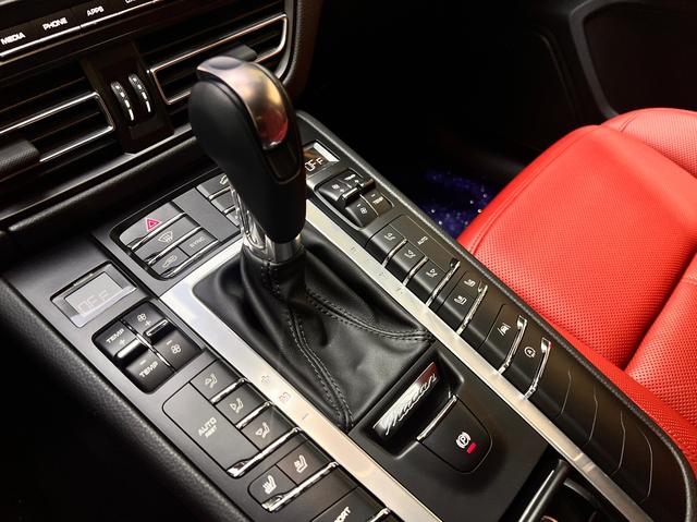 Porsche Macan 2021 thumb 3