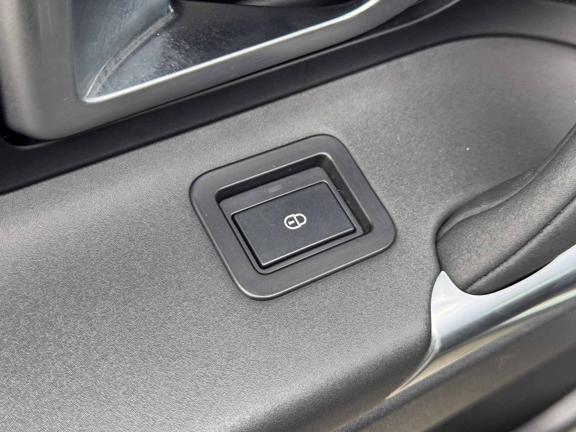 Land Rover Discovery Sport 2018 thumb 7