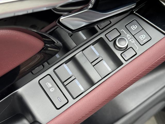 Land Rover Range Rover Velar 2022 thumb 12