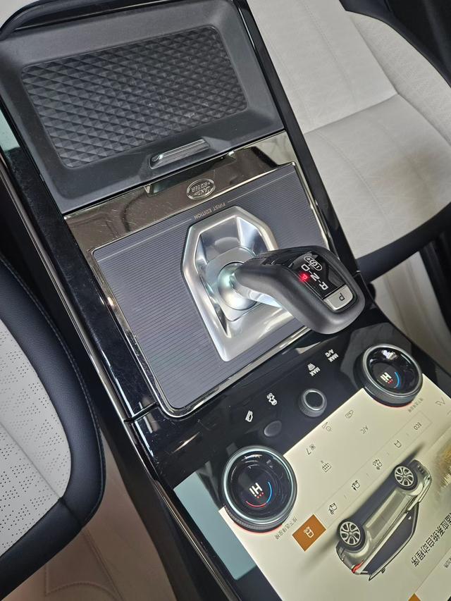 Land Rover Range Rover Velar 2021 thumb 3
