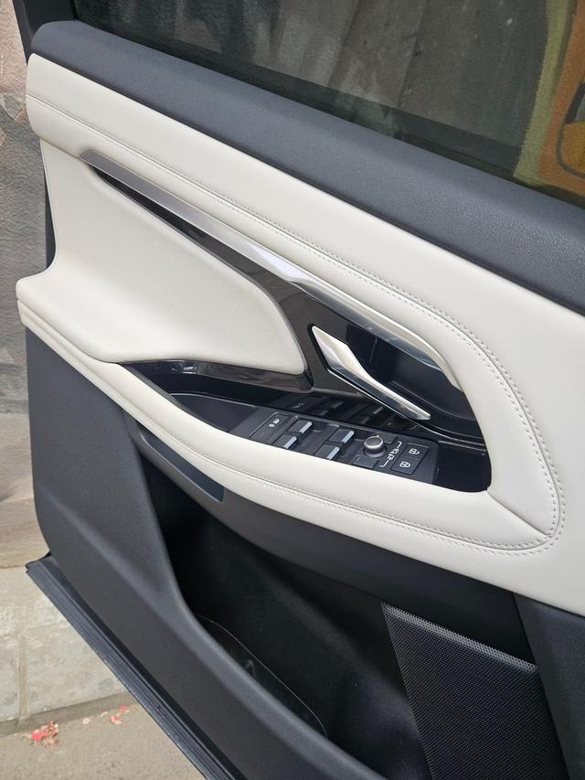 Land Rover Range Rover Velar 2021 thumb 4