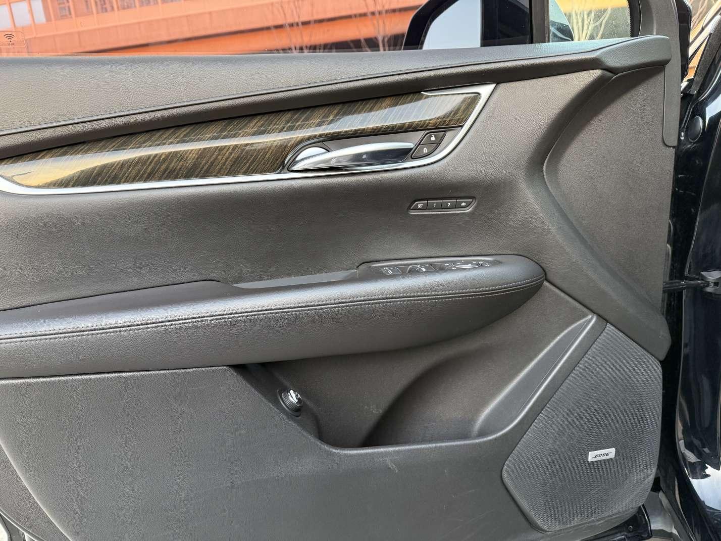 Cadillac XT5 2018 thumb 3