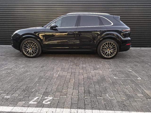 Porsche Cayenne 2021 thumb 3