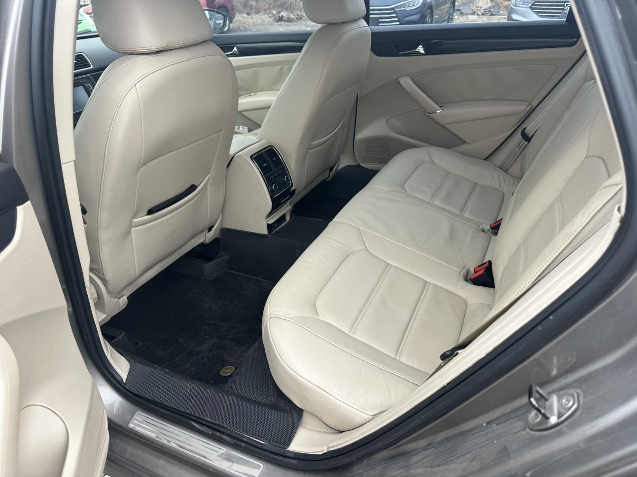 Volkswagen Passat 2013 thumb 9