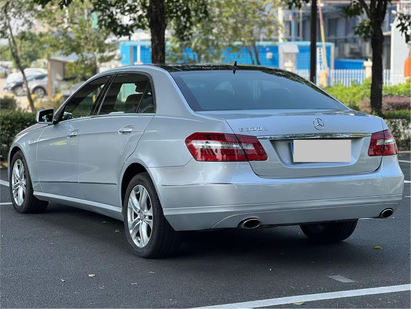 Mercedes-Benz E-Class 2011 thumb 12