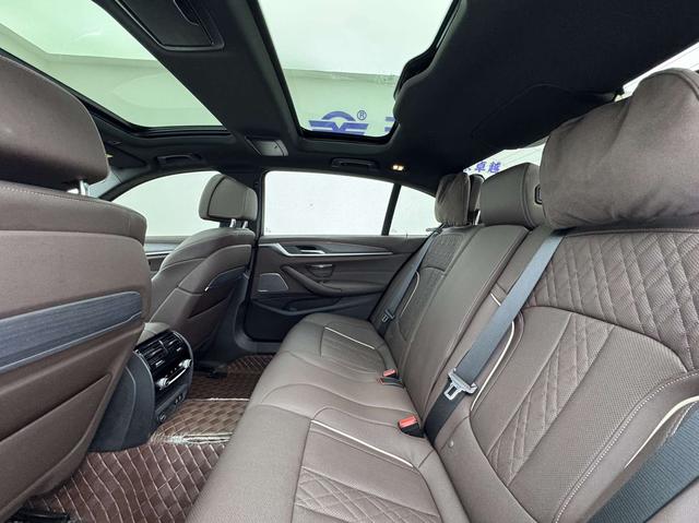 BMW 5 серии 2023 thumb 8