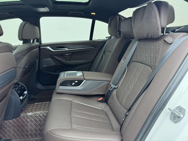 BMW 5 серии 2023 thumb 9
