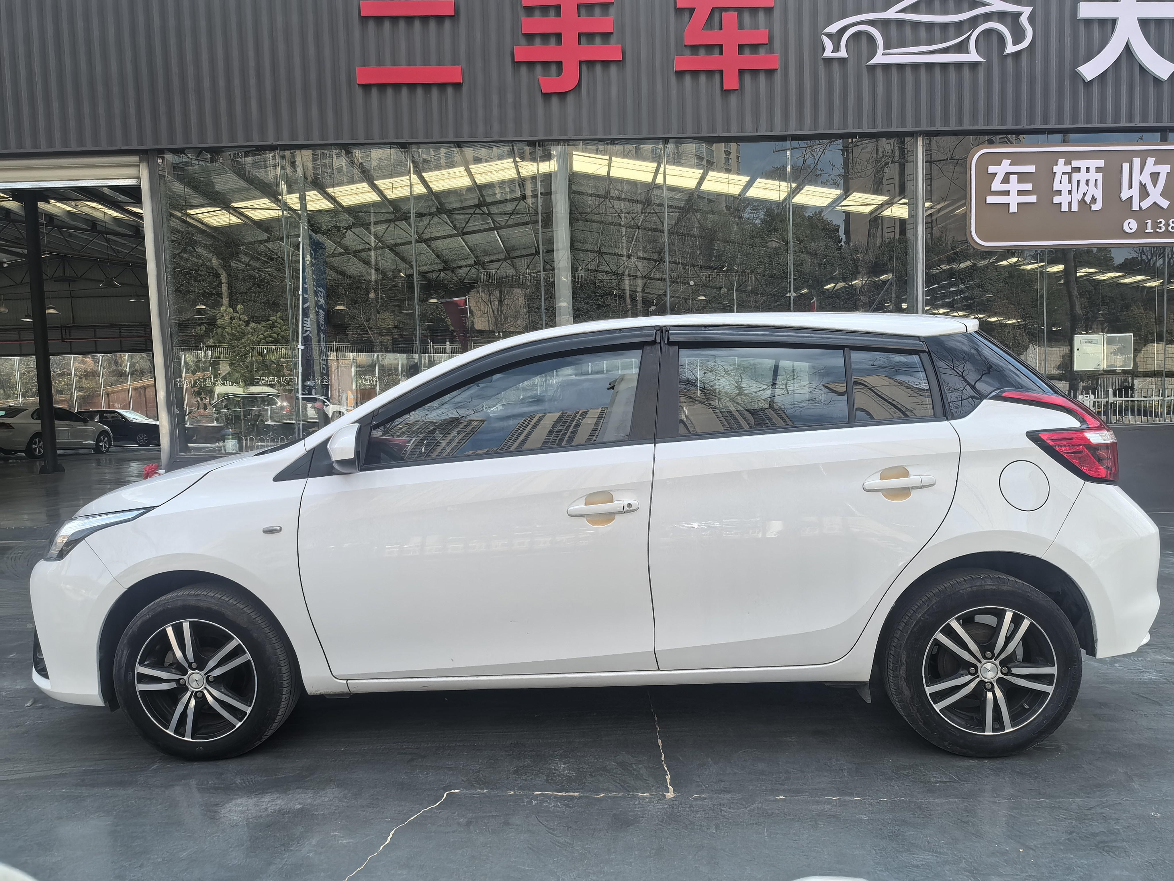 Toyota Yaris 2017 thumb 2