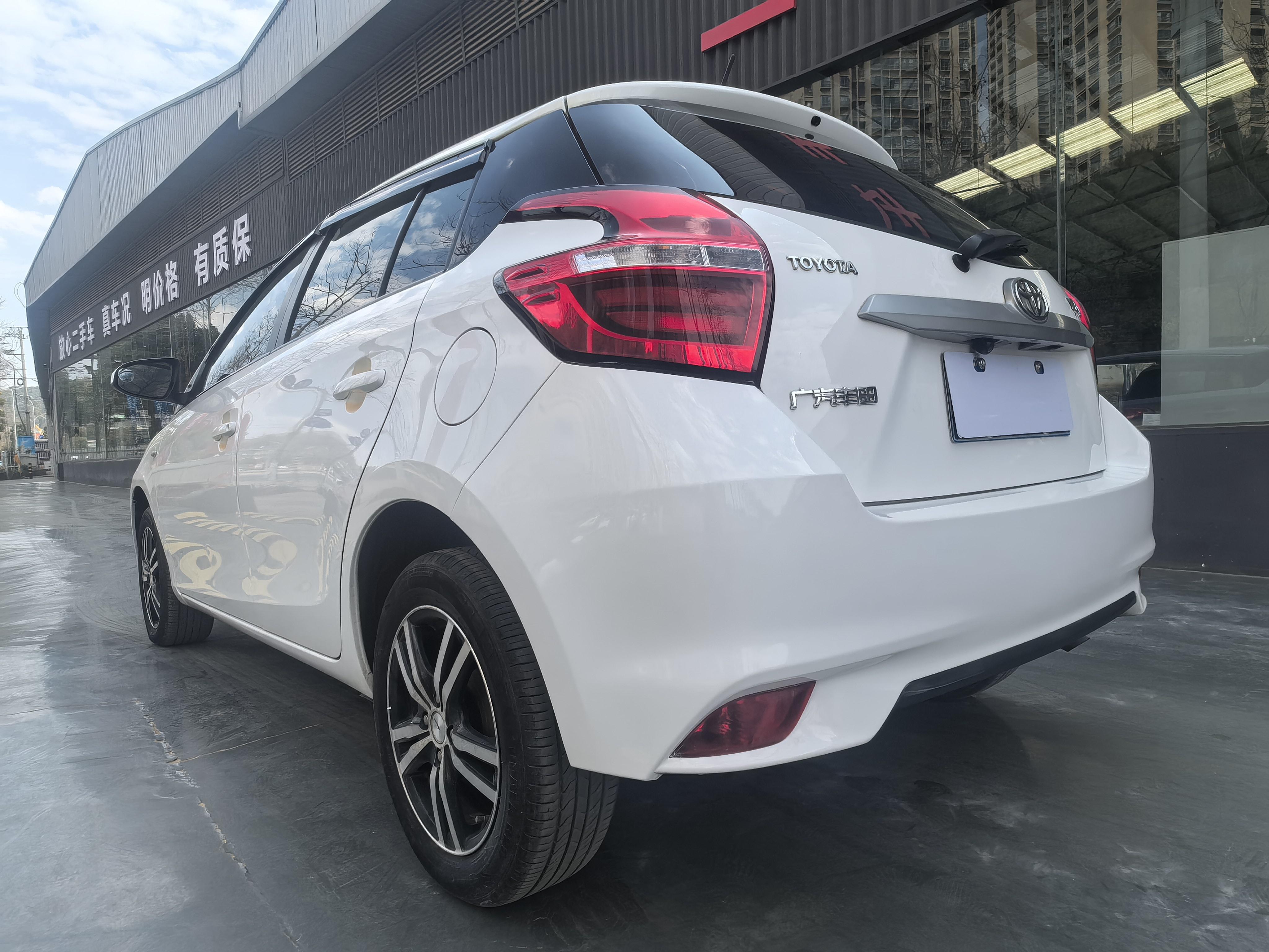 Toyota Yaris 2017 thumb 3